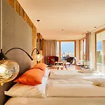 Held Otel Fügen